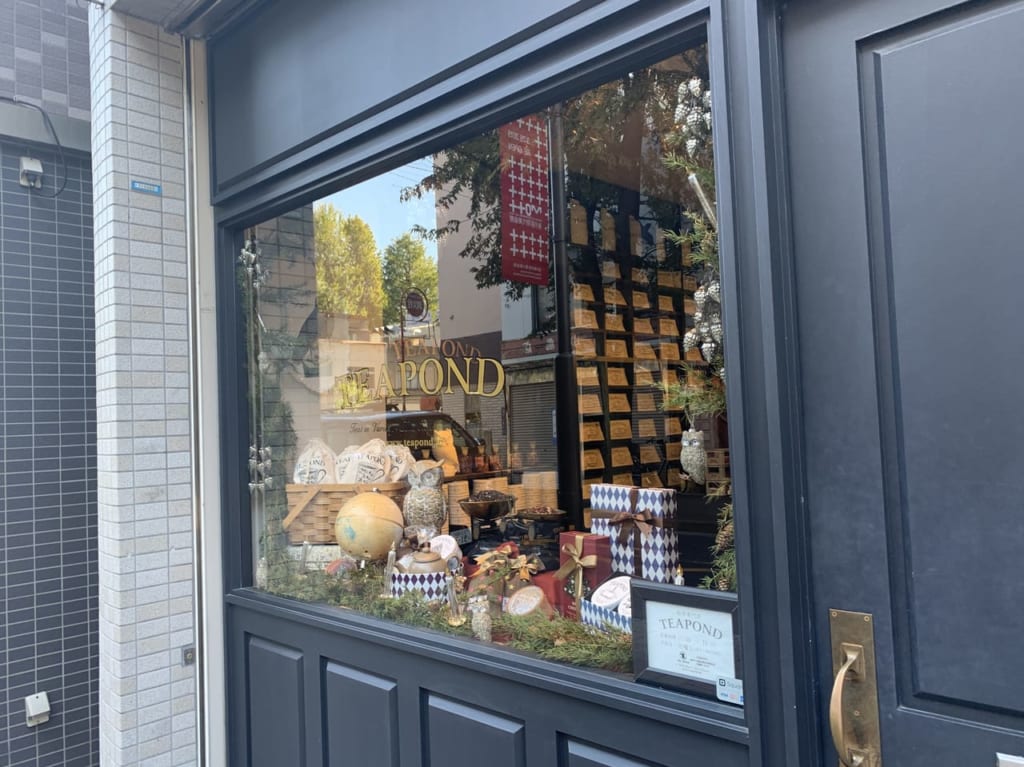 ティーポンド店舗入り口