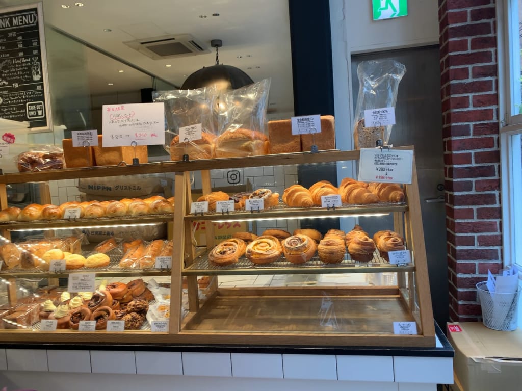 トリュフベーカリー本店ディスプレイ