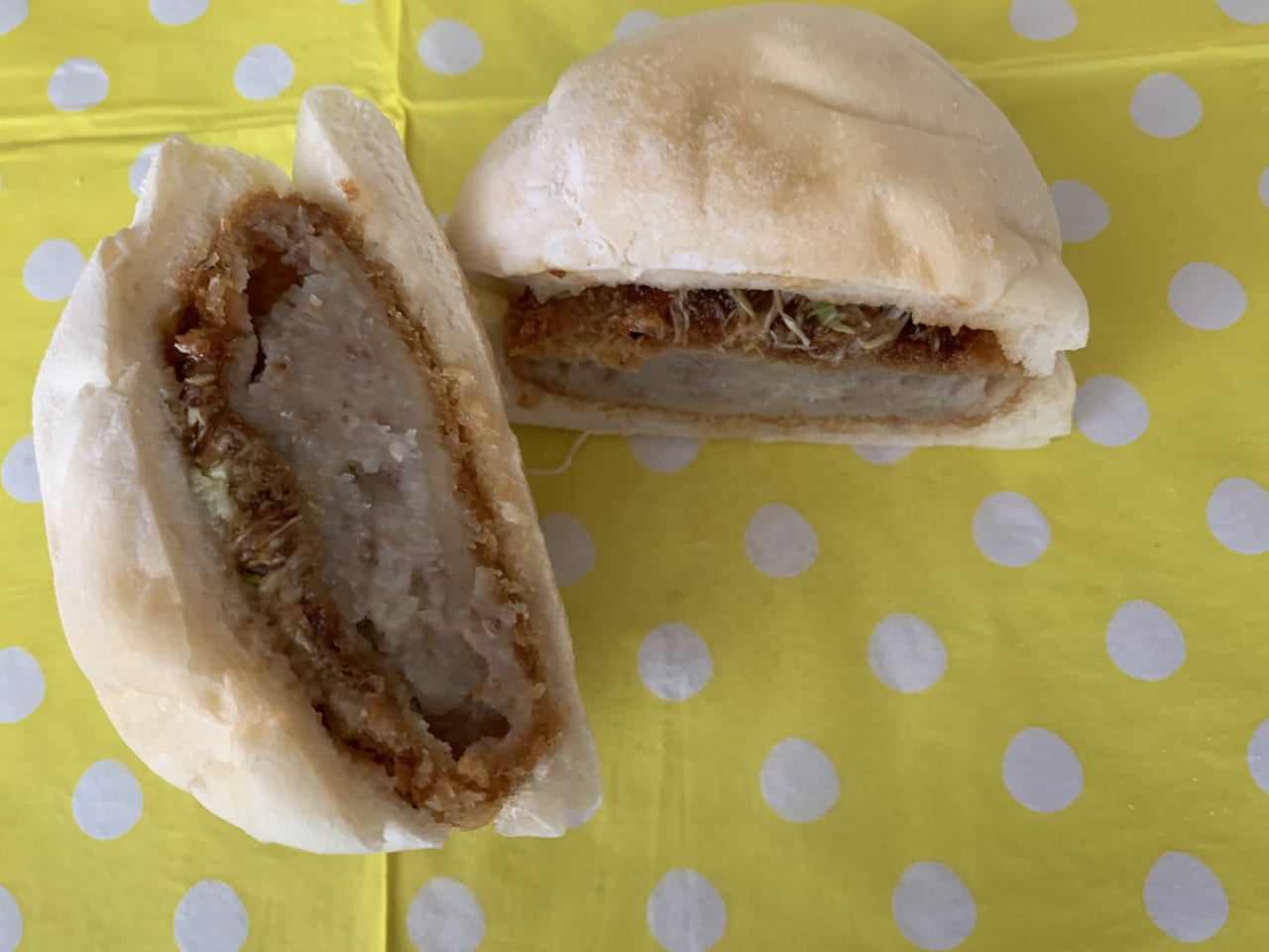 田じまのコロッケ生食サンド断面