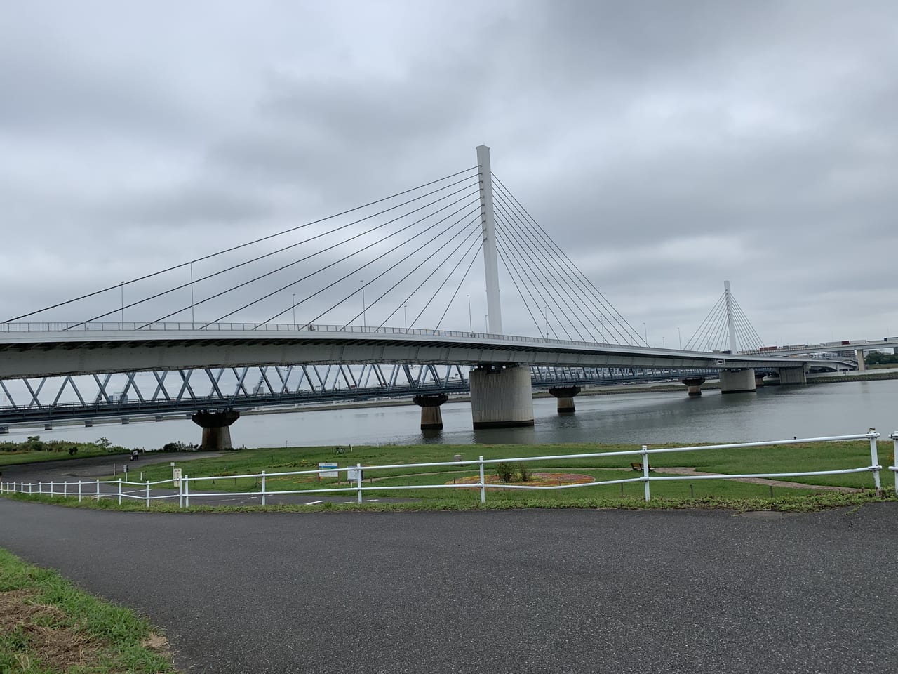 江東区 区の境目が見たい 清砂大橋 謎のメッセージは東西線からしか見えない 号外net 江東区