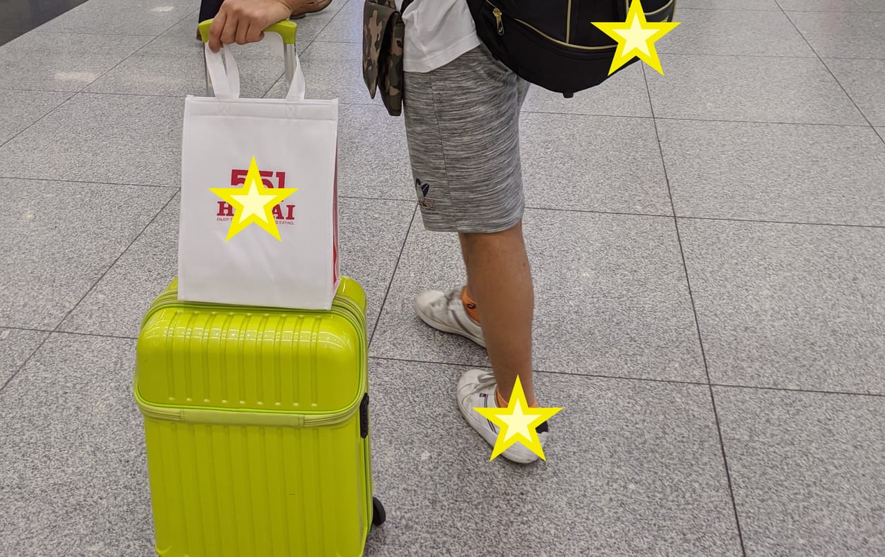 黄色いスーツケース