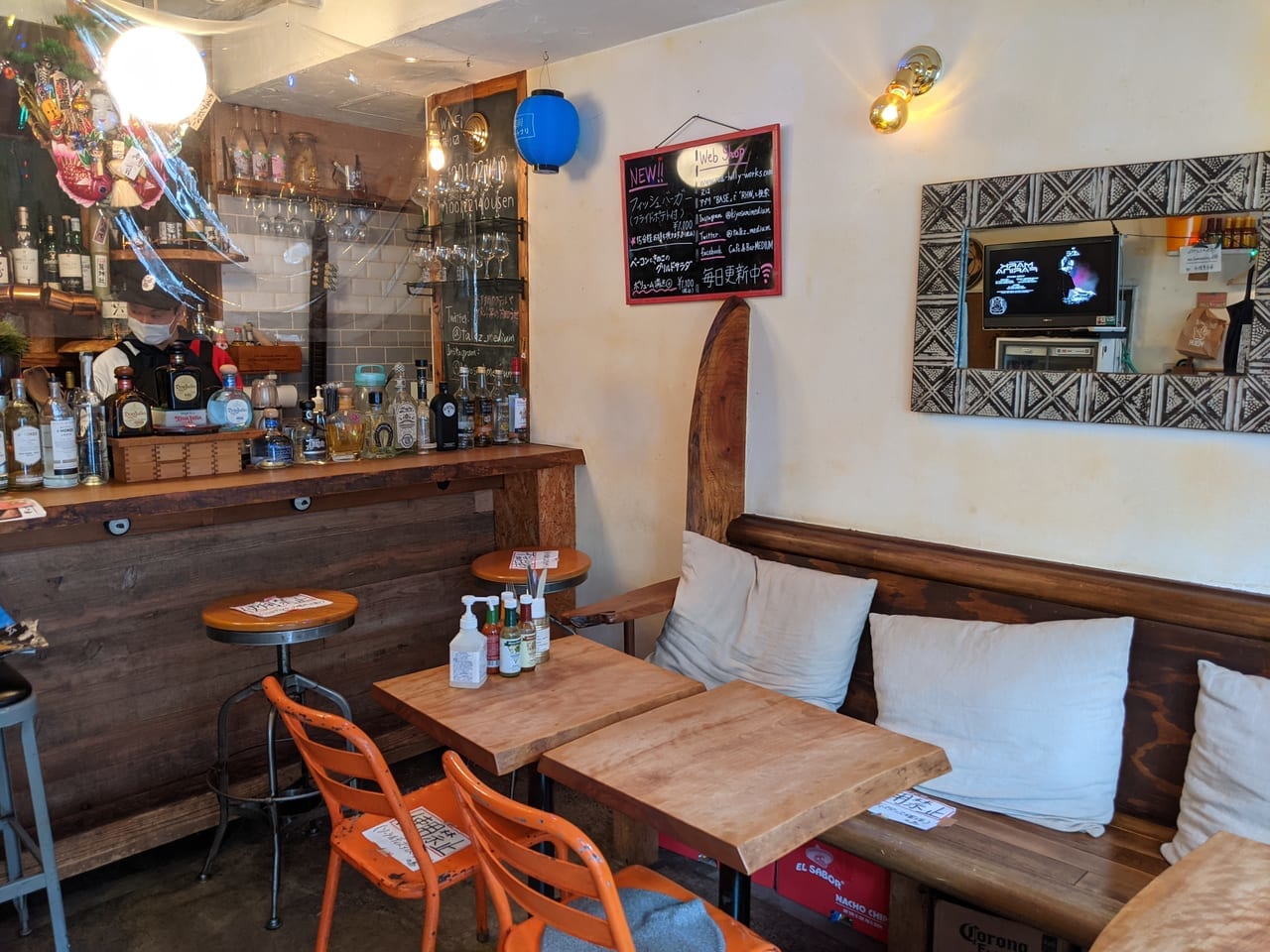 清澄白河のメキシコ料理店「cafe＆bar MEDIUM（ミディアム）」の店内