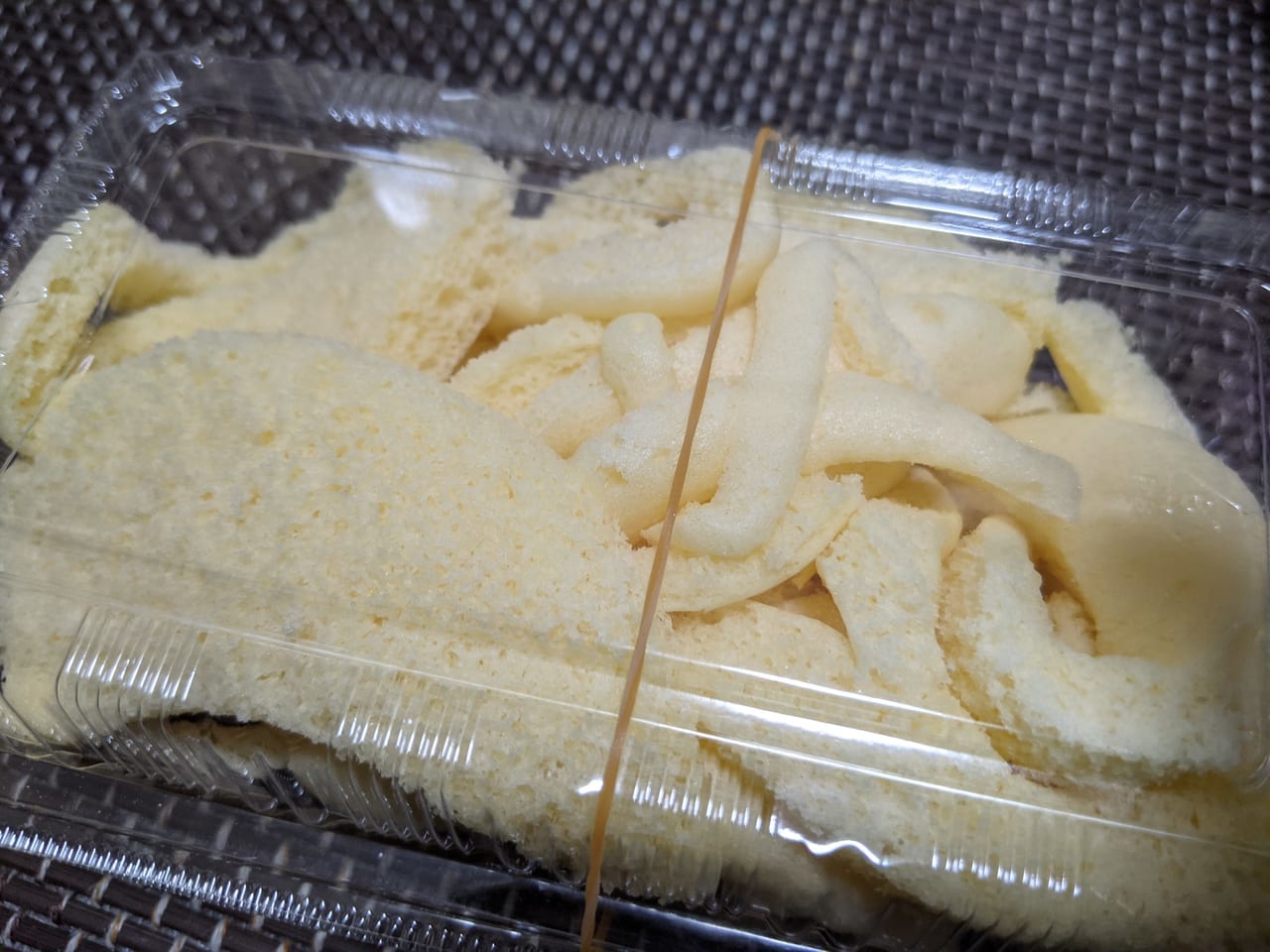 よしだや餅菓子店本店のカステラ（切り落とし）