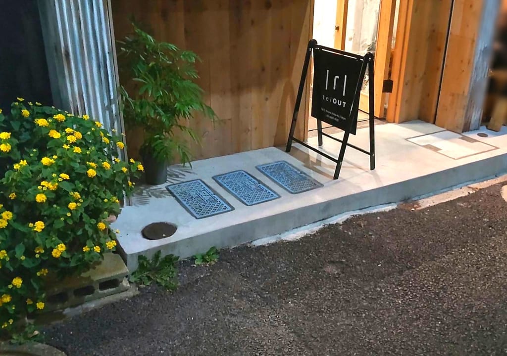 清澄白河のスタンドカフェ「teiOUT （テイアウト）」の入り口