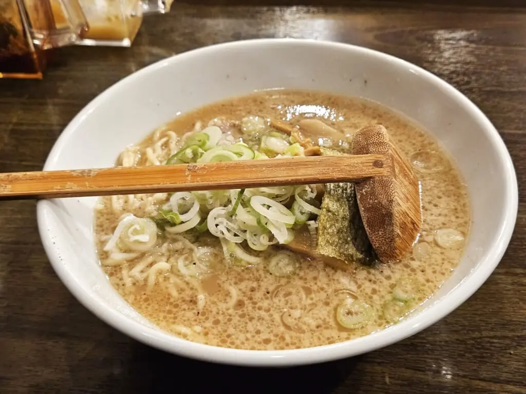 麺屋悠慎　とんこつ醤油らぁめん