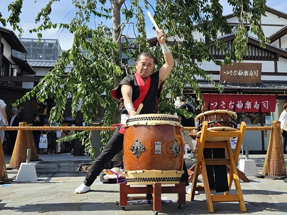 千客万来で和太鼓パフォーマンス