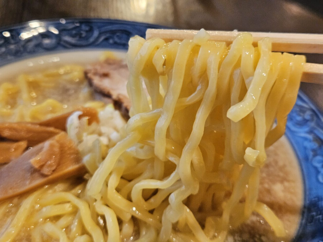 ラーメンバル亀の麺