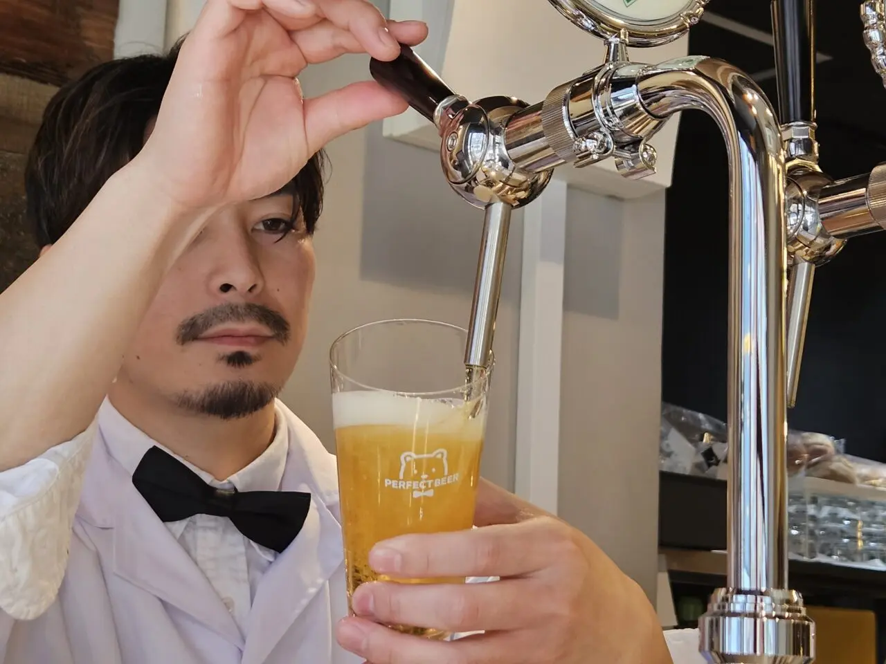 PERFECT BEER LABOのビール注ぎ分け