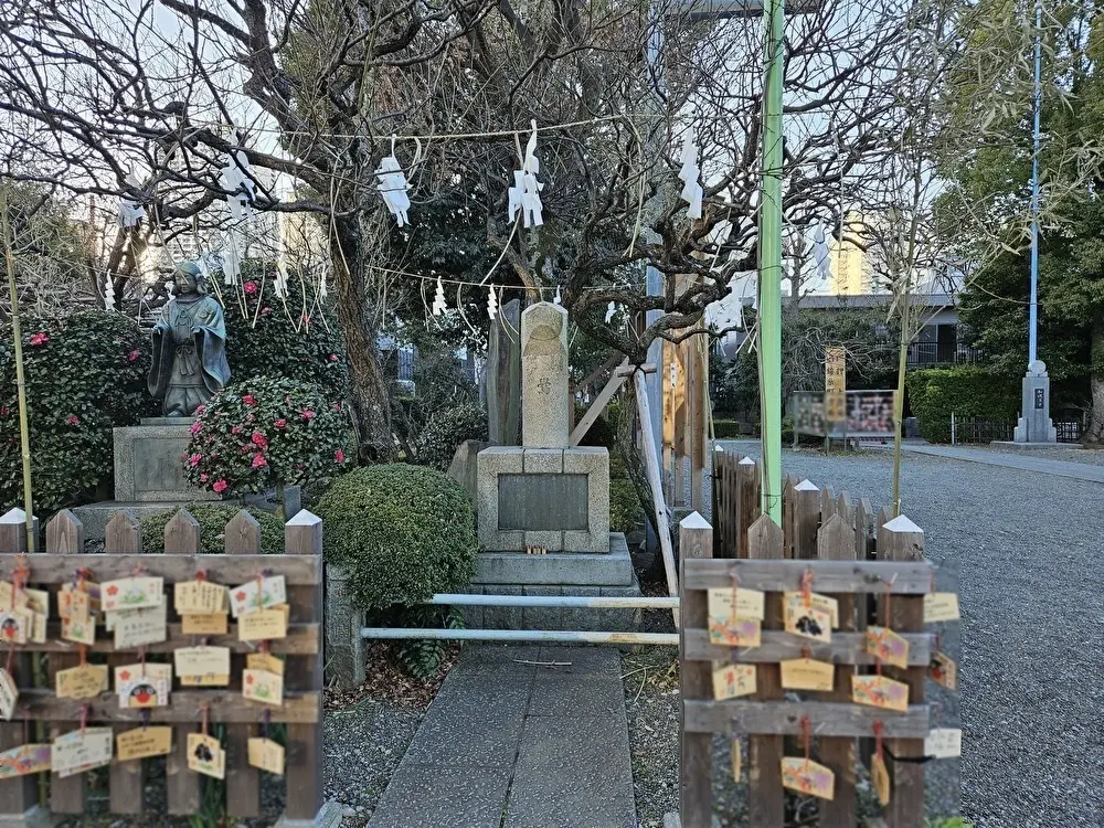 亀戸天神社の鷽の碑