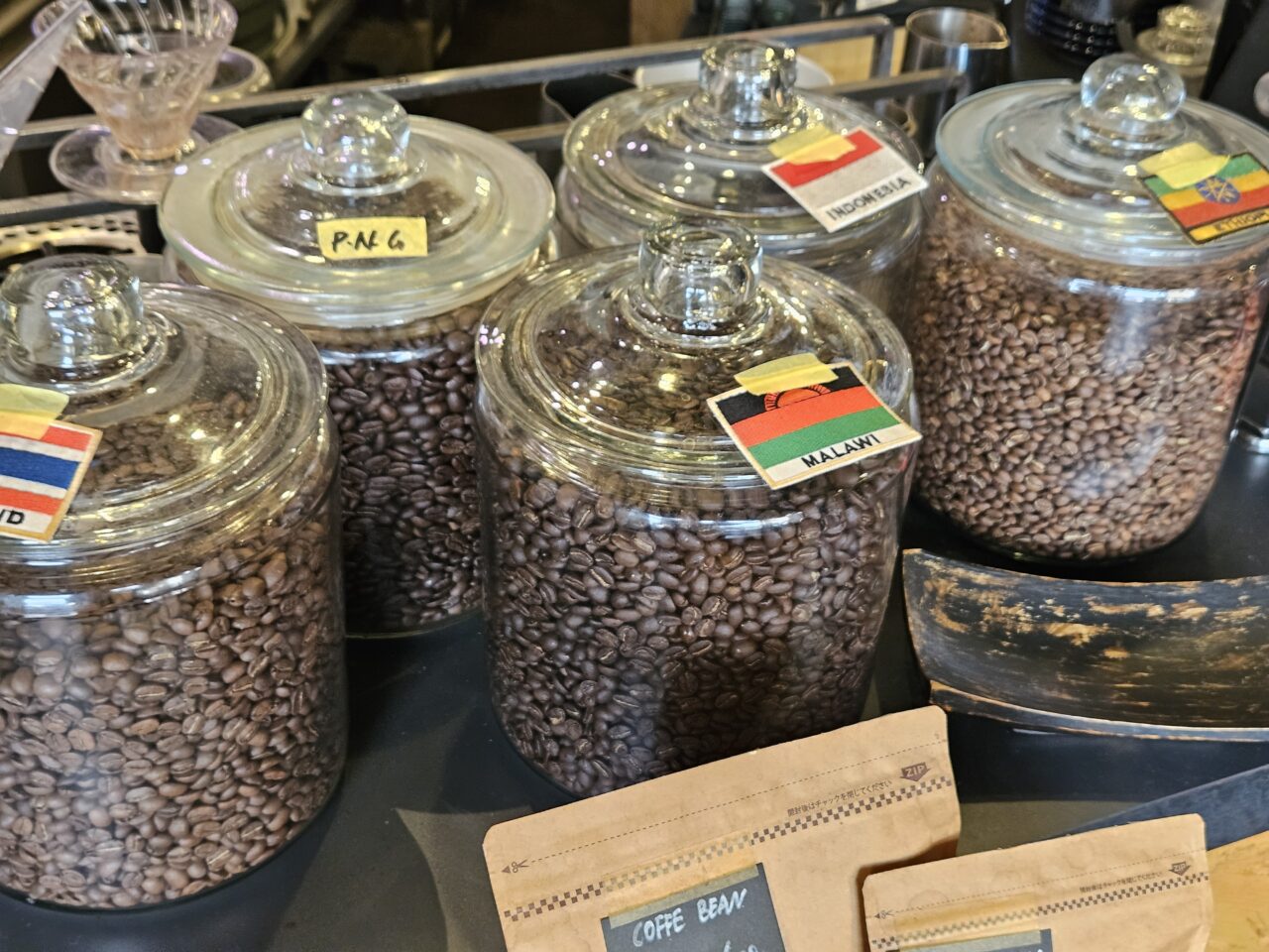 BAKU Coffee Roasters 莫珈琲焙煎所でコーヒーとプリンを