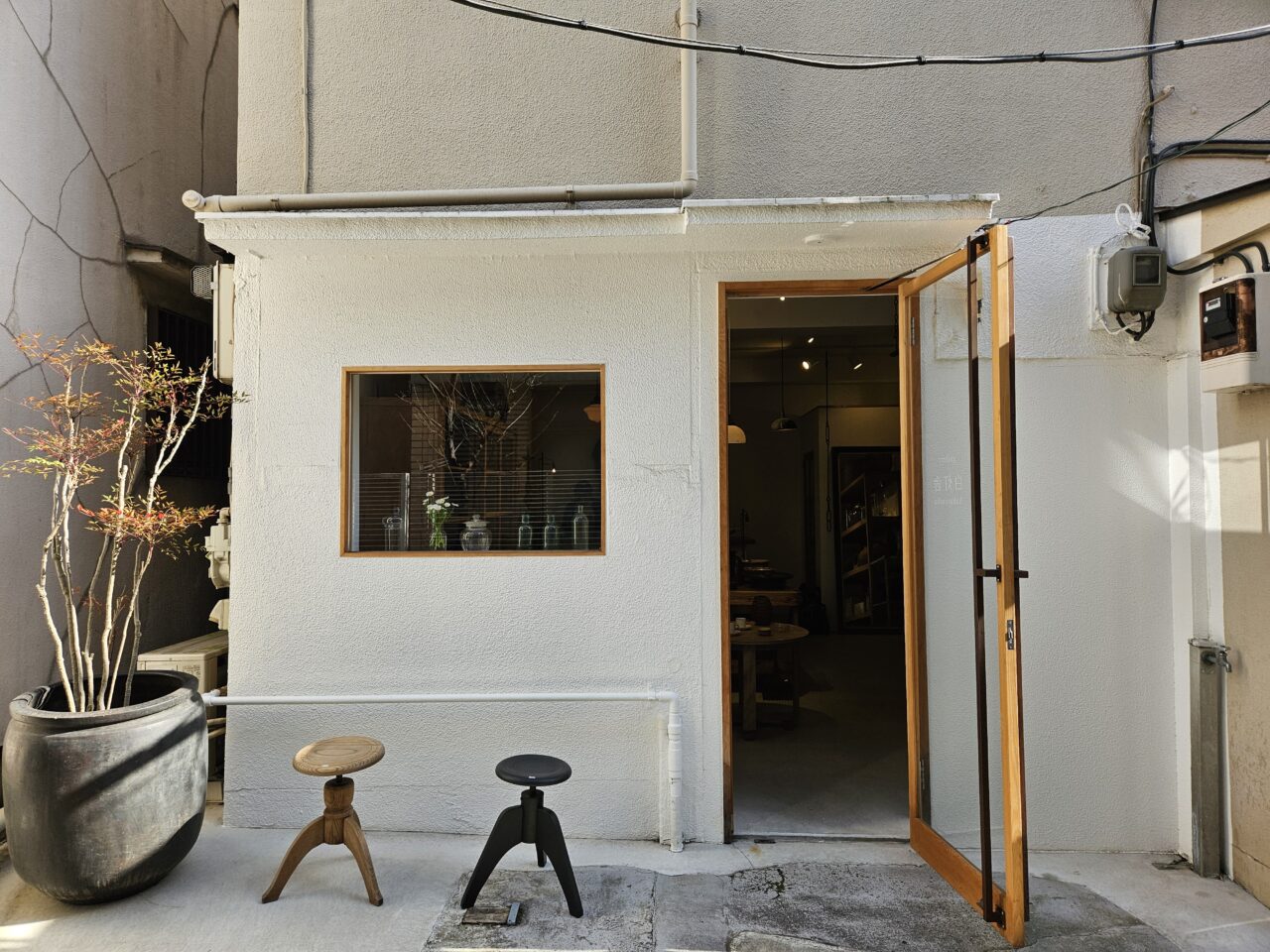 古家具古道具のお店、白灯舎