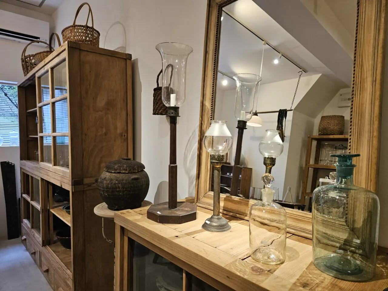 古家具古道具のお店、白灯舎