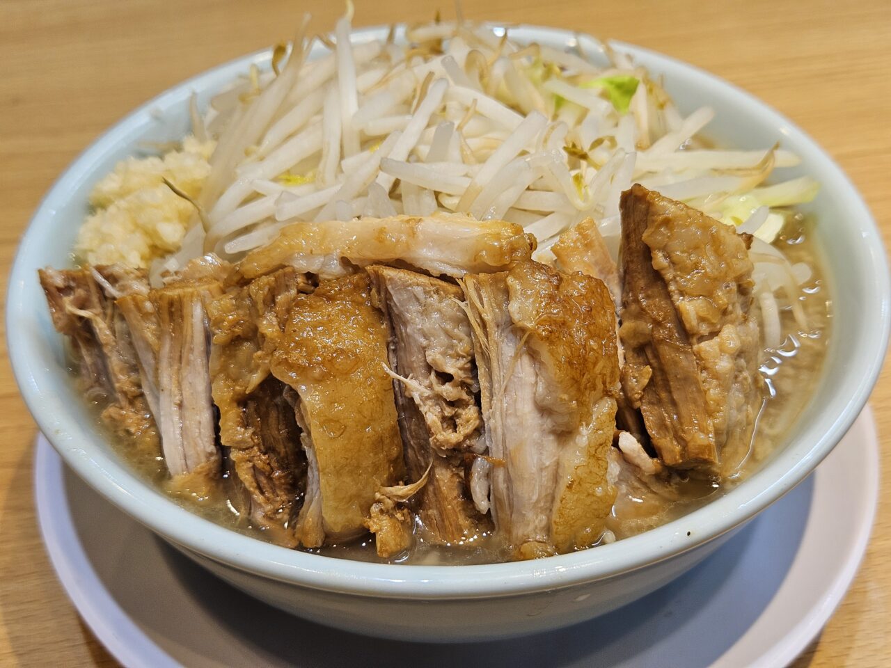 ラーメン店「豚と脂。」がリニューアルオープン
