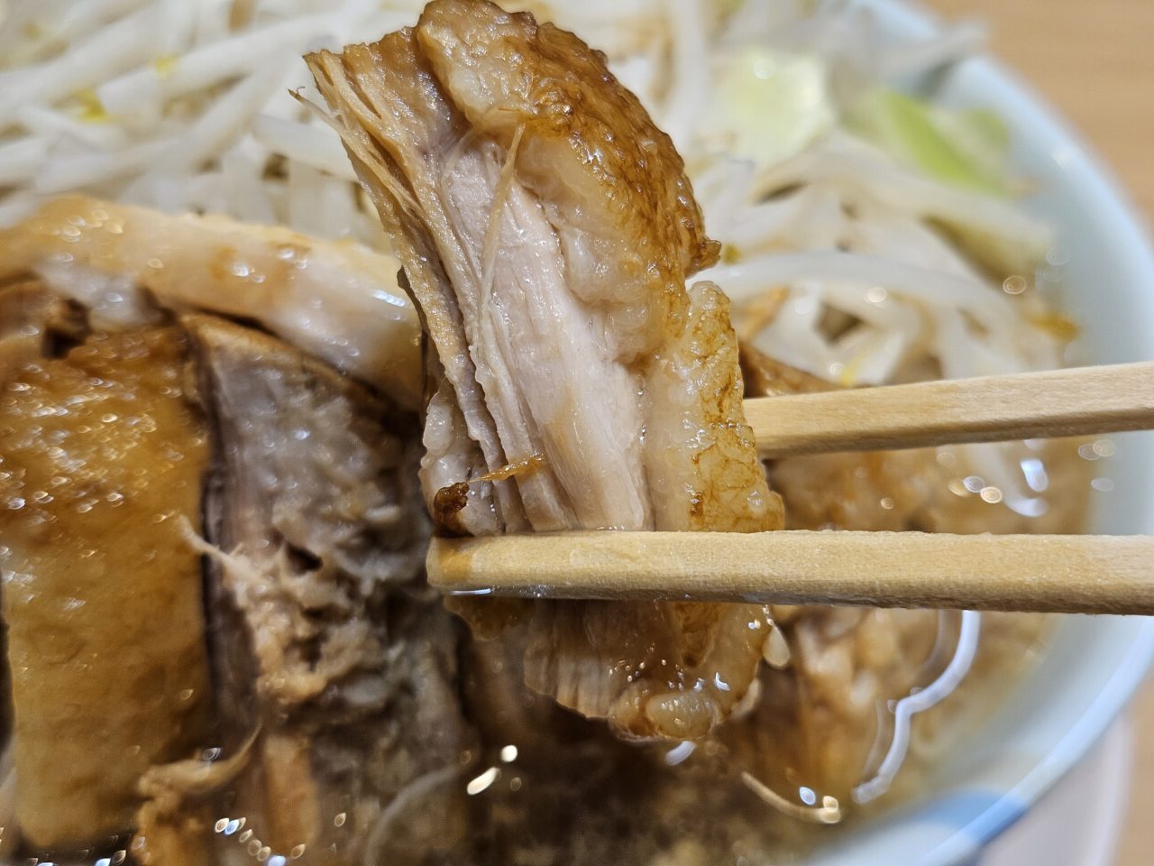 ラーメン店「豚と脂。」がリニューアルオープン