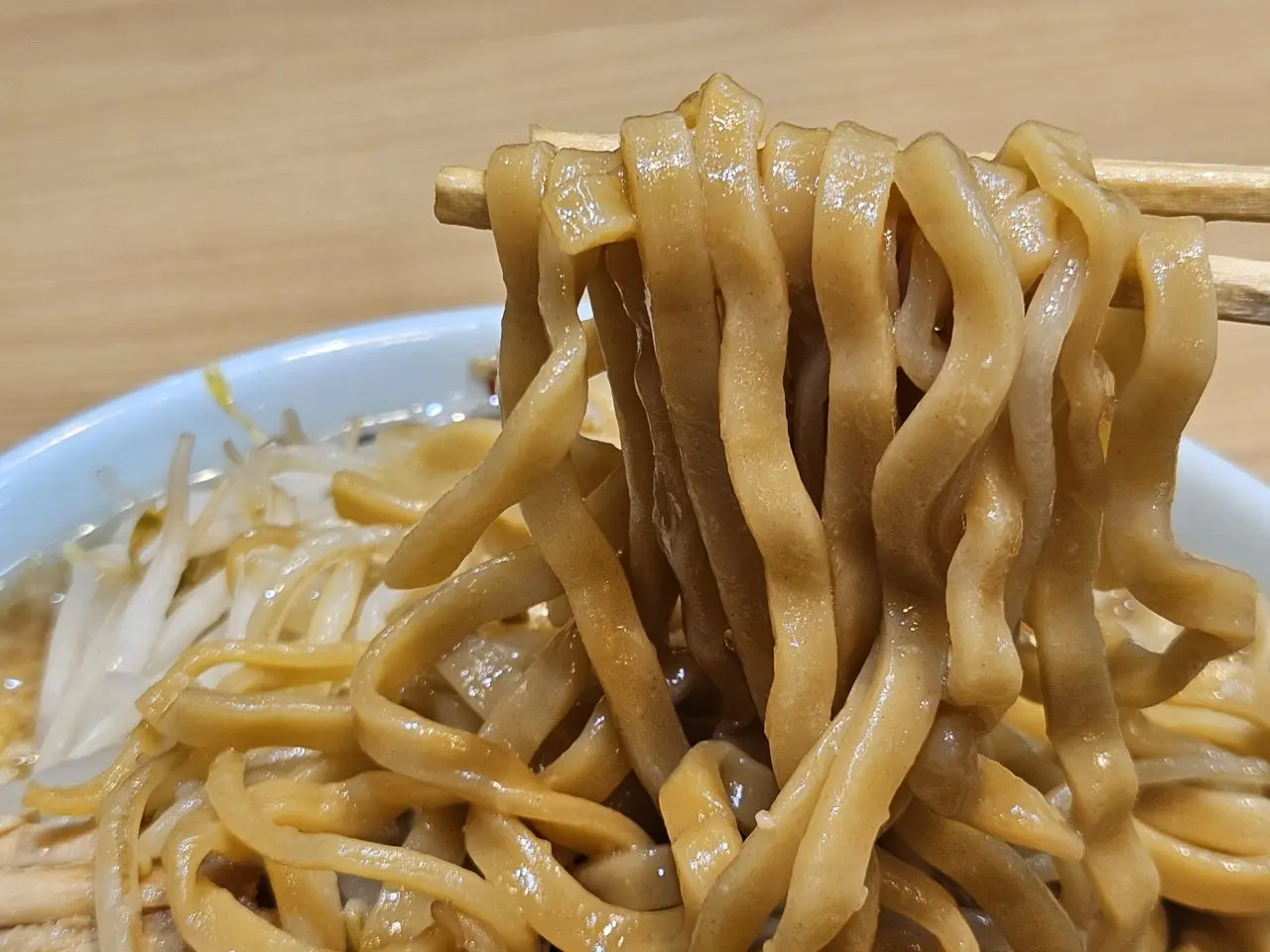ラーメン店「豚と脂。」がリニューアルオープン