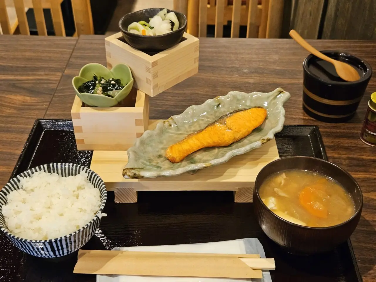 米こだわり処 おにぎり 豚汁 善菜のモーニング