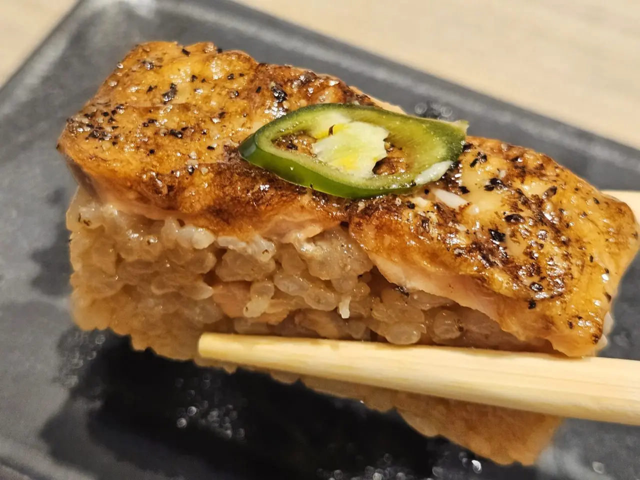 Aburi TORA -熟成鮨と炙り鮨- 豊洲店がオープン