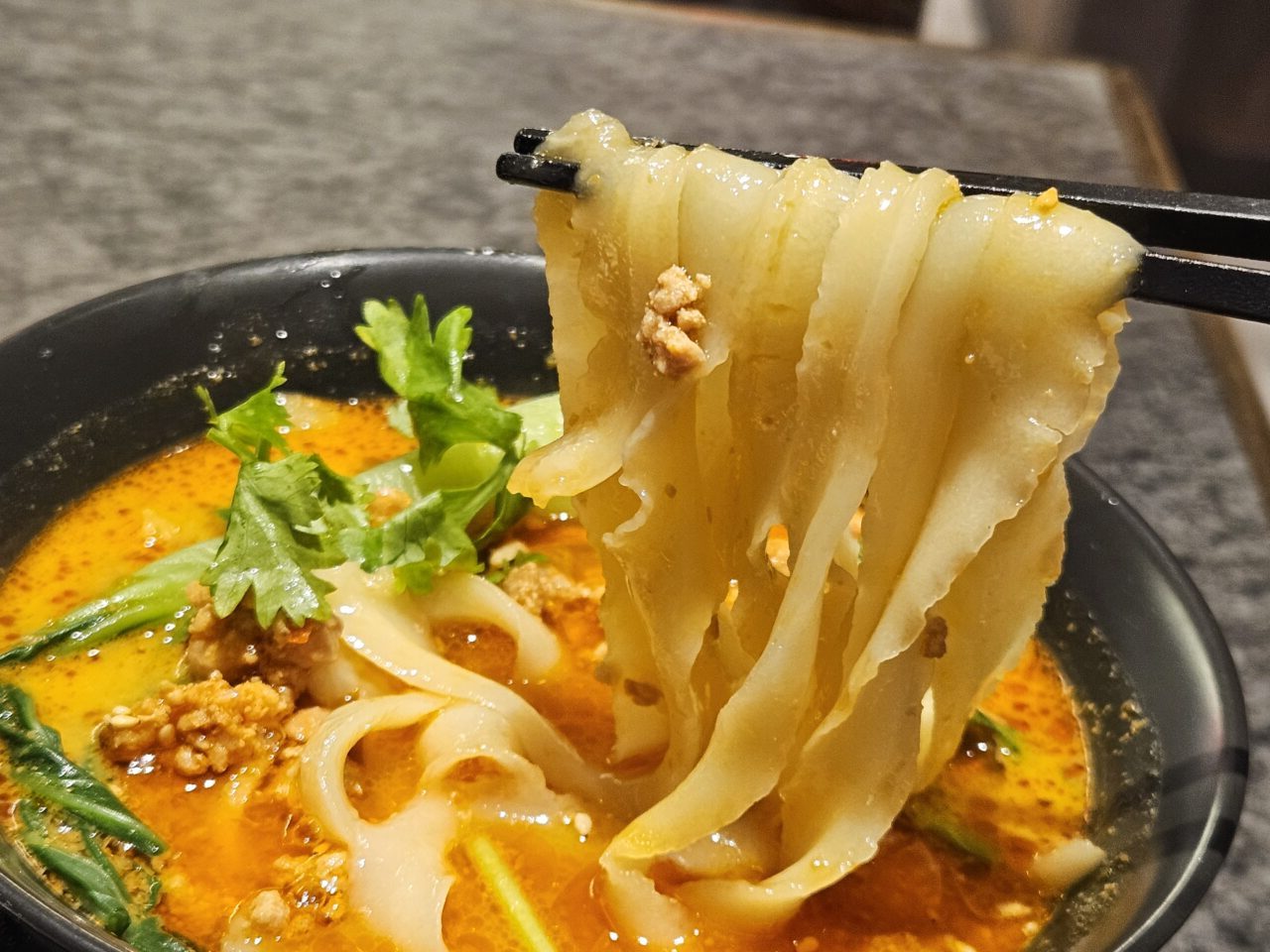 刀削麺酒坊 豊洲店が豊洲セイルパークにオープン