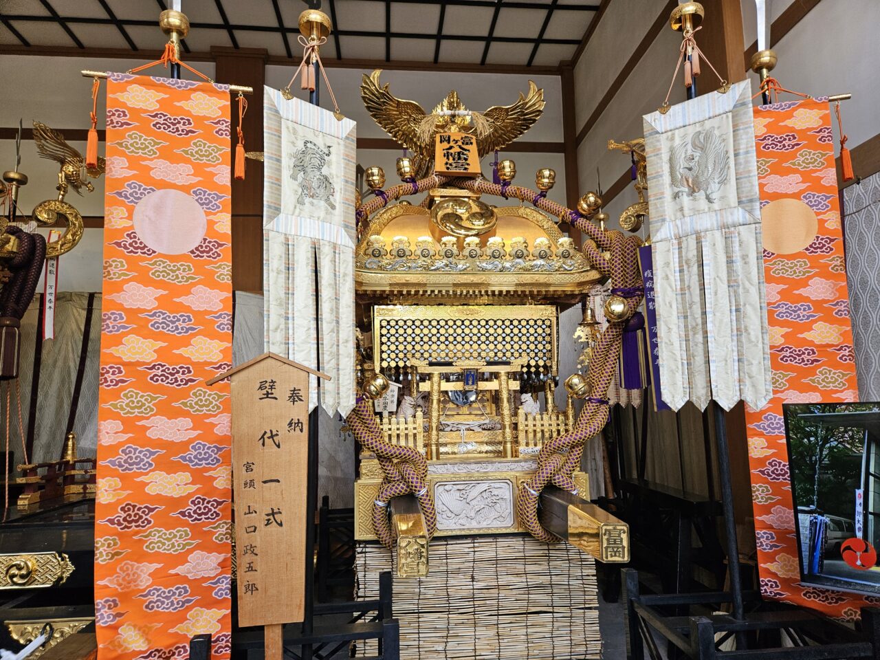 深川八幡祭りの二の宮神輿渡御
