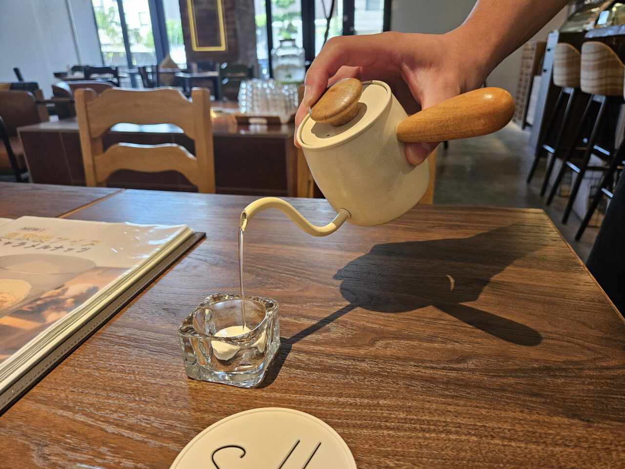 好きなスプーンを選んでカレーを食べられます