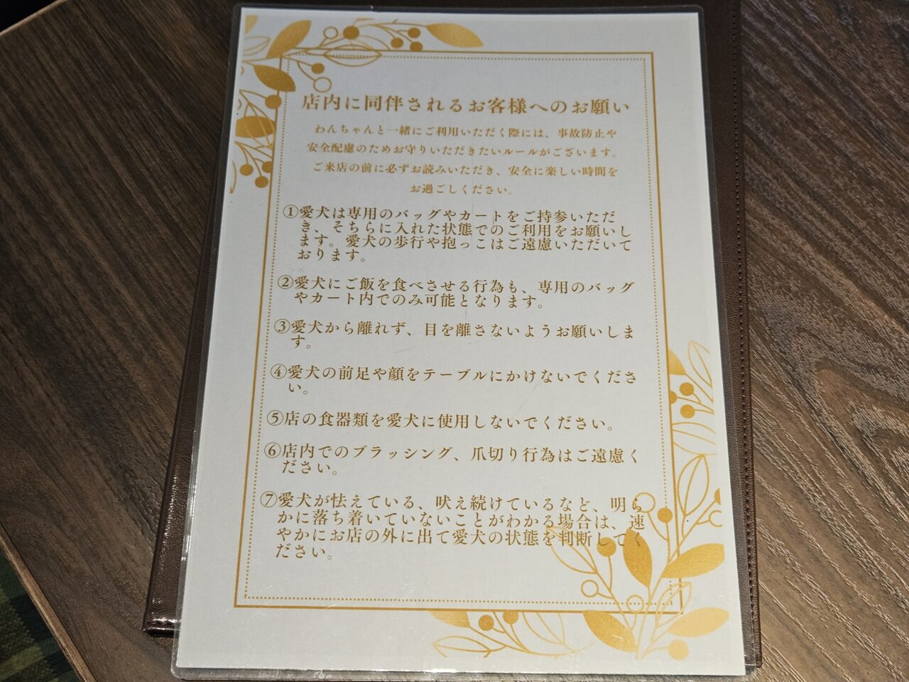 好きなスプーンを選んでカレーを食べられます