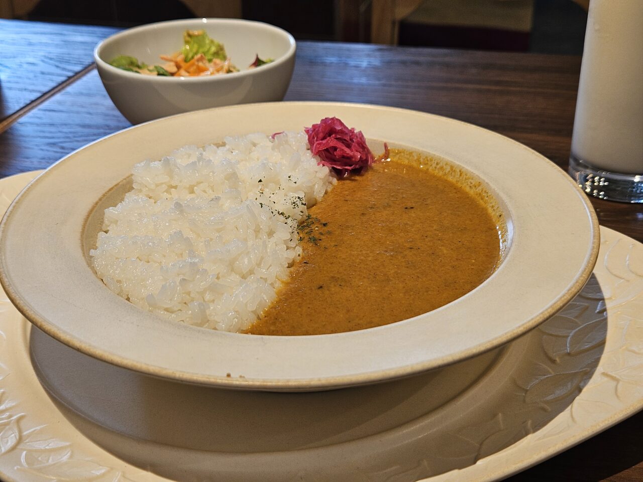 好きなスプーンを選んでカレーを食べられます