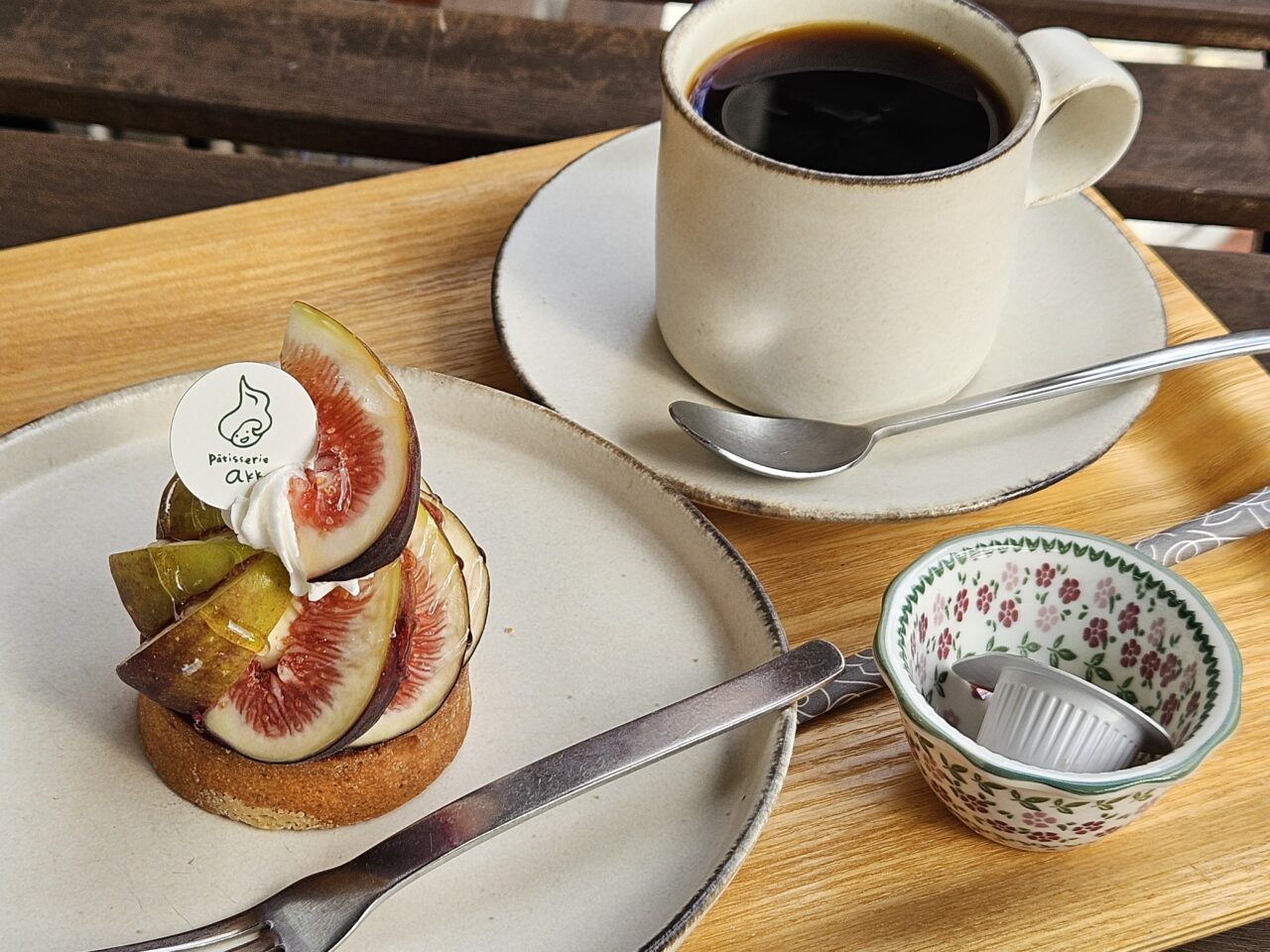 パティスリー アッケのケーキをイートインで