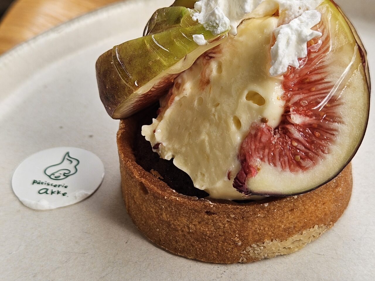 パティスリー アッケのケーキをイートインで