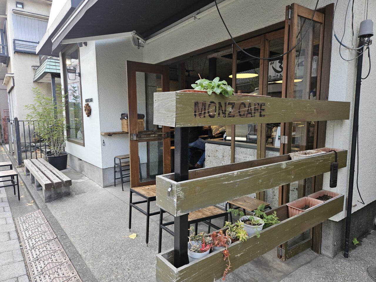 人情深川ご利益通りの「monzcafe」へ