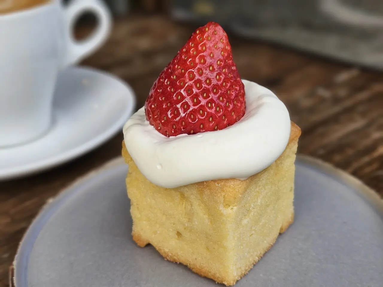 人情深川ご利益通りの「monzcafe」へ