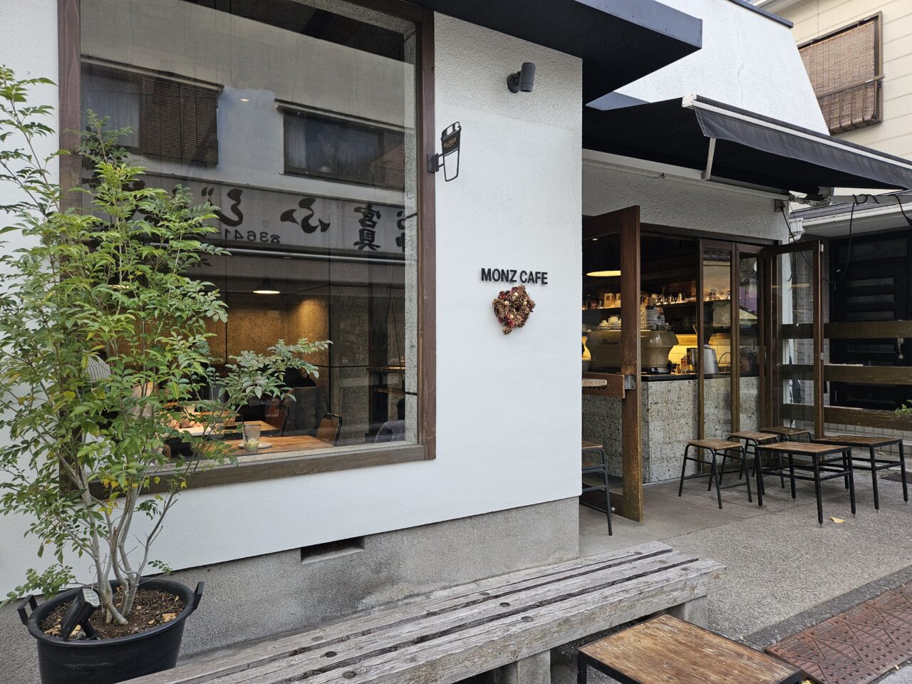 人情深川ご利益通りの「monzcafe」へ