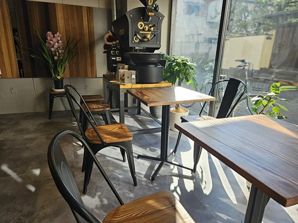 11月にオープンした深川和倉珈琲焙煎所