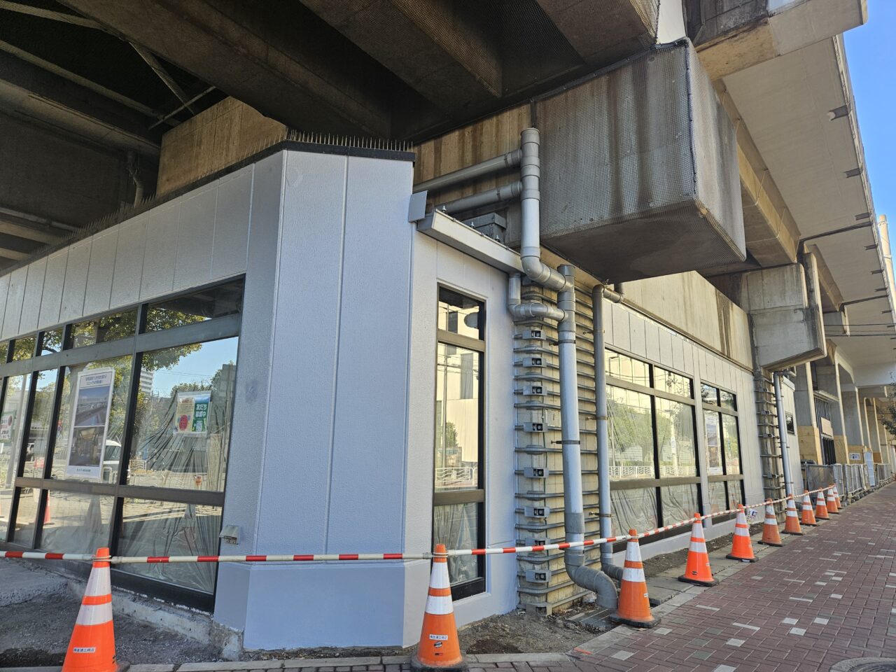潮見高架下がリニューアル工事中