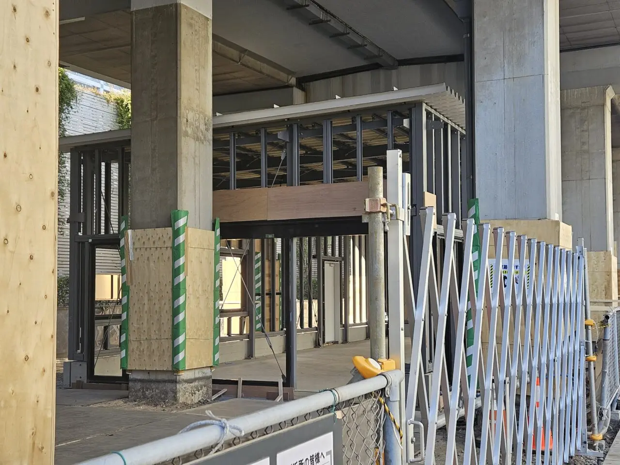 潮見高架下がリニューアル工事中