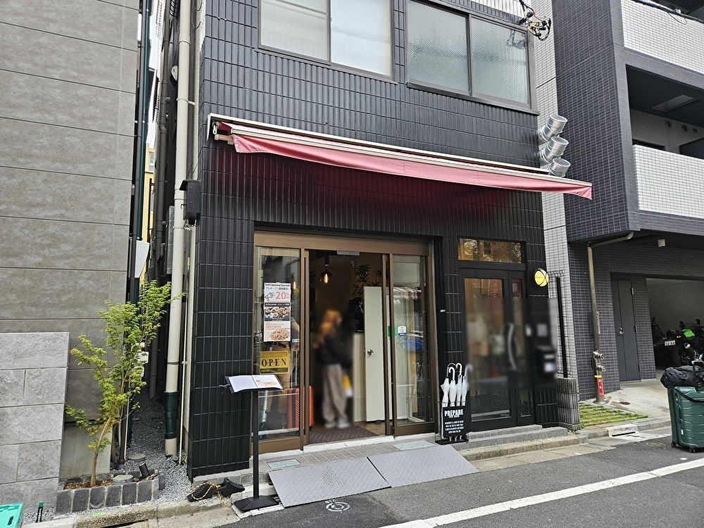 多国籍料理レストラン「YurTuz Lounge」がオープン