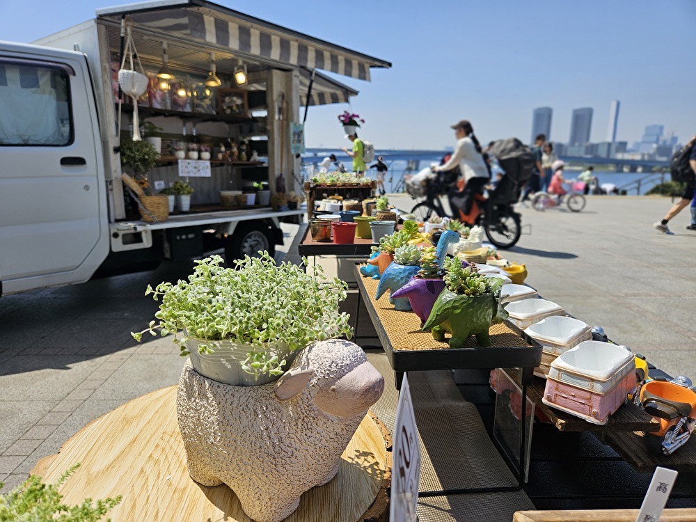 花のショップカー「ハミング ポット」
