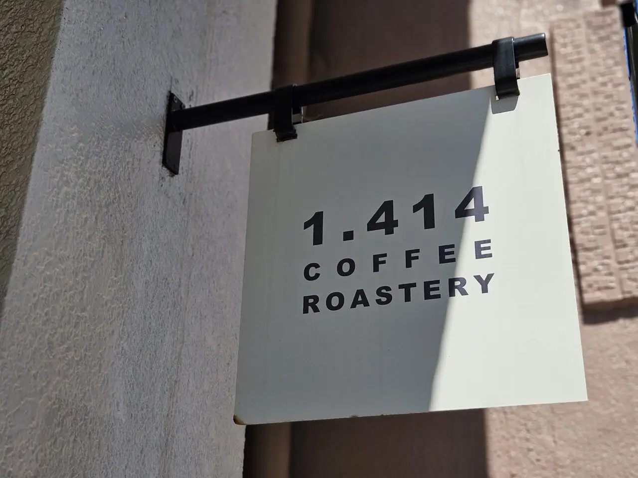 1.414 Coffee Roastery のコーヒーとトースト