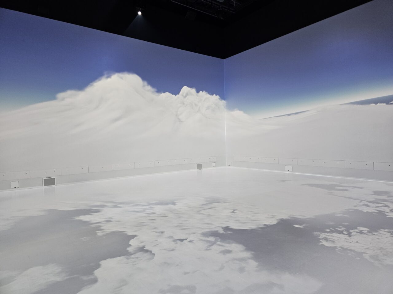 日本科学未来館で没入型インスタレーション作品が公開