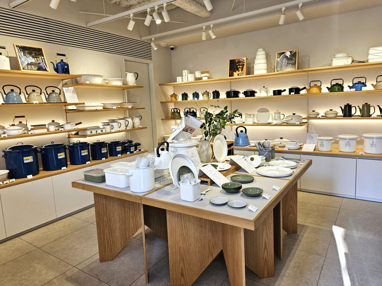 野田琺瑯の直営店がオープン