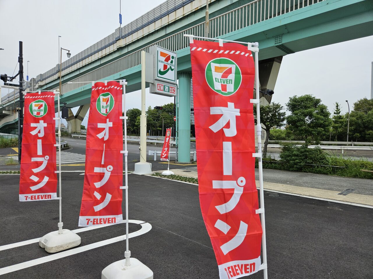 セブン-イレブン 辰巳の森海浜公園前店がオープン